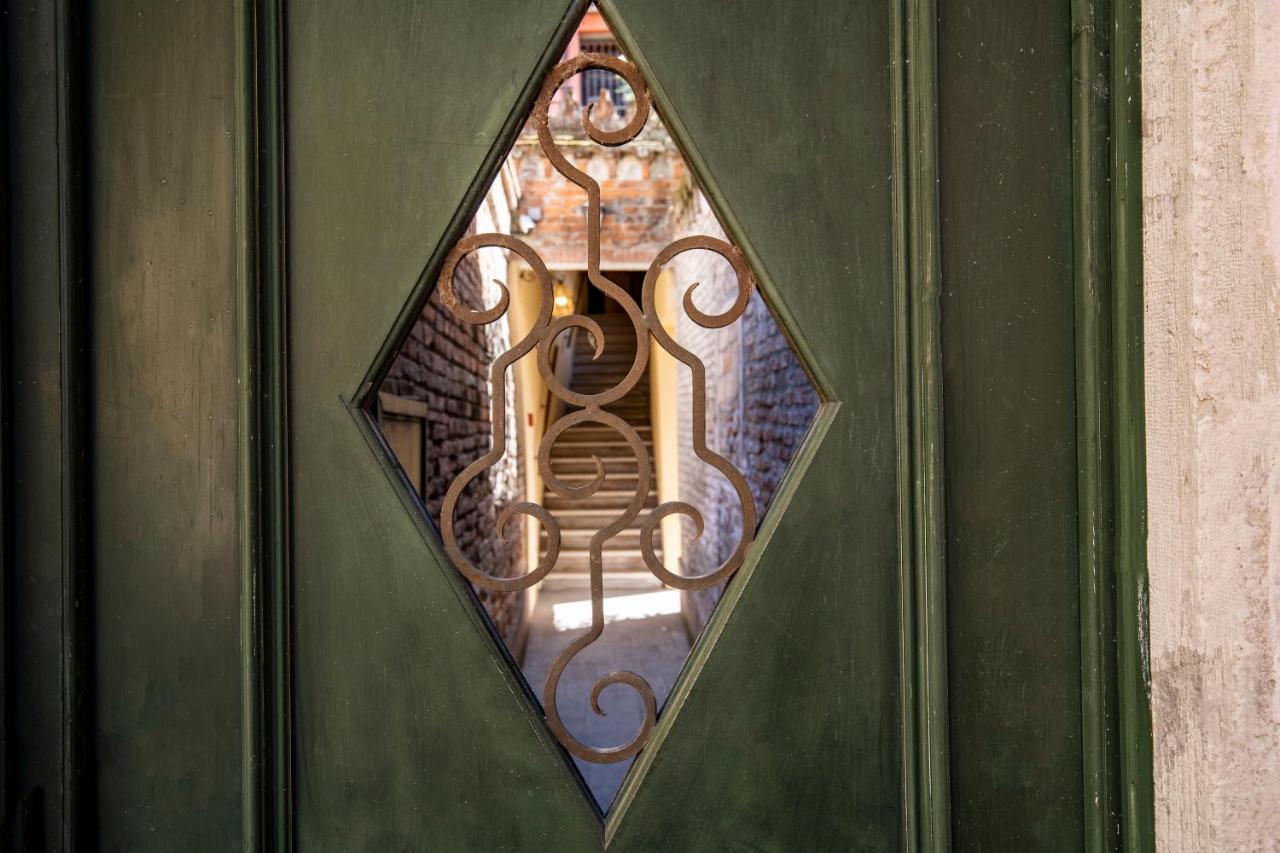 Residenza Centopietre - Dorsoduro By Wonderful Italy Veneza Exterior foto