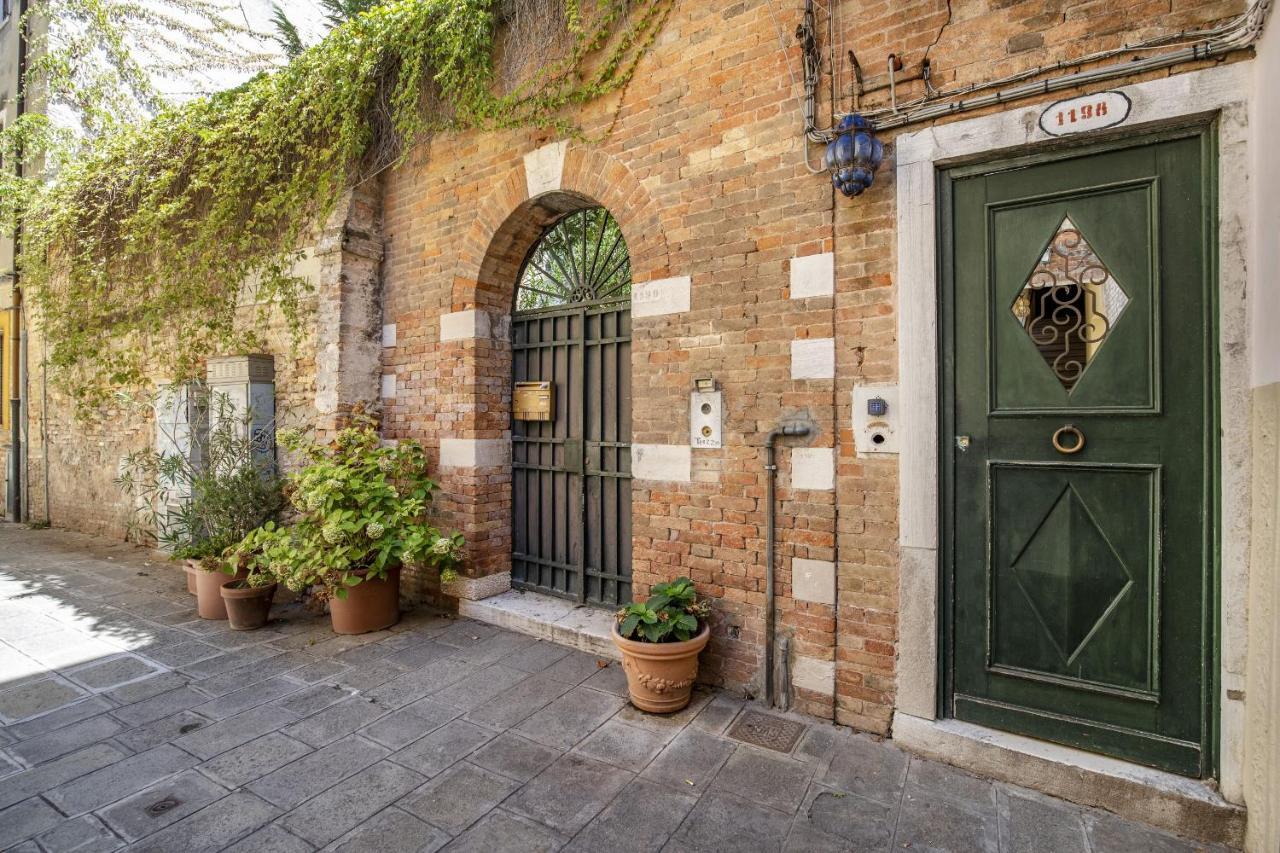 Residenza Centopietre - Dorsoduro By Wonderful Italy Veneza Exterior foto